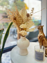 Load image into Gallery viewer, Ares dried flower (without Vase)
