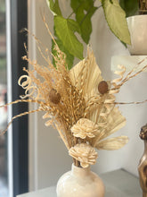 Load image into Gallery viewer, Ares dried flower (without Vase)
