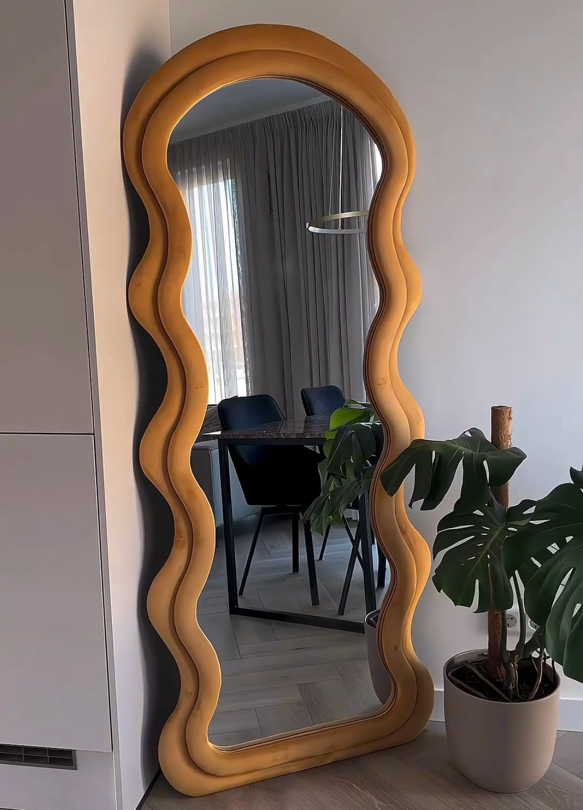 Eva Wavy Mirror